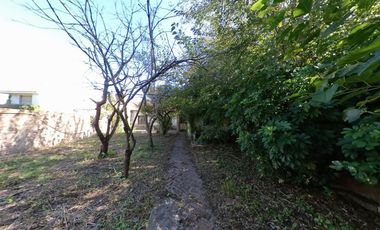 Chalet sobre amplio lote de 10 x 39 en Banfield Este