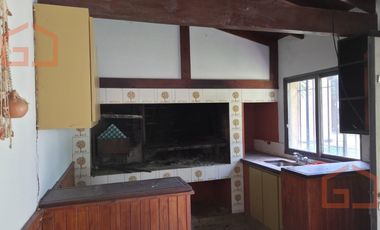 Se alquila Casa de 4 ambientes en Villa Udaondo, Parque leloir