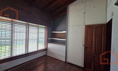 Se alquila Casa de 4 ambientes en Villa Udaondo, Parque leloir
