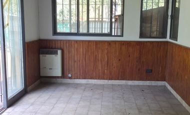 Se alquila Casa de 4 ambientes en Villa Udaondo, Parque leloir