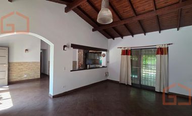 Se alquila Casa de 4 ambientes en Villa Udaondo, Parque leloir