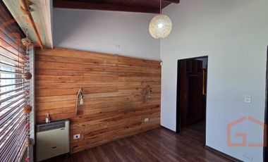 Se alquila Casa de 4 ambientes en Villa Udaondo, Parque leloir