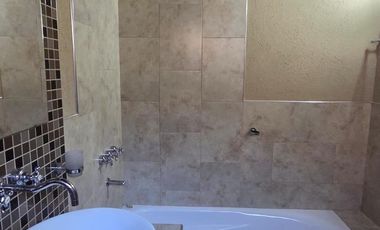 Se alquila Casa de 4 ambientes en Villa Udaondo, Parque leloir