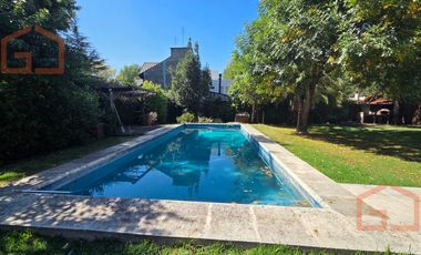 Se alquila Casa de 4 ambientes en Villa Udaondo, Parque leloir