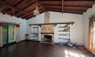 Se alquila Casa de 4 ambientes en Villa Udaondo, Parque leloir
