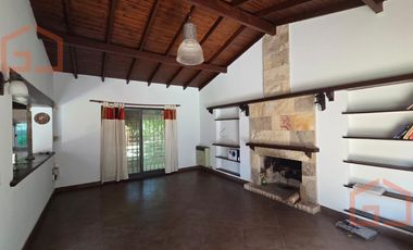 Se alquila Casa de 4 ambientes en Villa Udaondo, Parque leloir