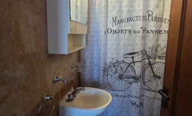 Se alquila Casa de 4 ambientes en Villa Udaondo, Parque leloir