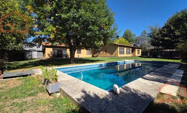 Se alquila Casa de 4 ambientes en Villa Udaondo, Parque leloir