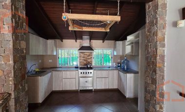 Se alquila Casa de 4 ambientes en Villa Udaondo, Parque leloir