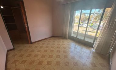 EXCELENTE ESQUINA COMERCIAL CON VIVIENDA