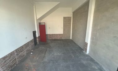 EXCELENTE ESQUINA COMERCIAL CON VIVIENDA