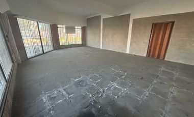 EXCELENTE ESQUINA COMERCIAL CON VIVIENDA