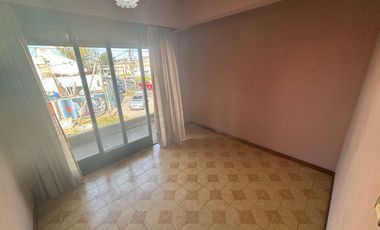 EXCELENTE ESQUINA COMERCIAL CON VIVIENDA
