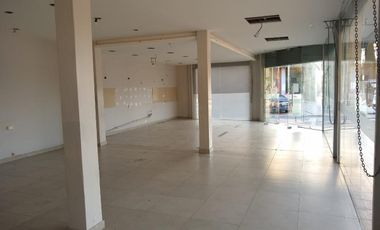 Imponente Local - Billinghurst- Frente a la plaza- Ideal Entidad Bancaria