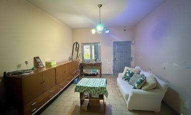 Casa en berazategui con 3 construcciones. ideal inversor emprendimiento
