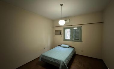 Casa en berazategui con 3 construcciones. ideal inversor emprendimiento