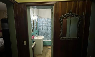 Casa en berazategui con 3 construcciones. ideal inversor emprendimiento