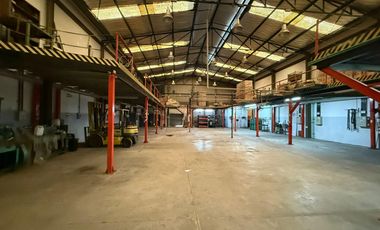 Depósito industrial premium con doble frente, salida a dos calles y T3 – Lanús Oeste
