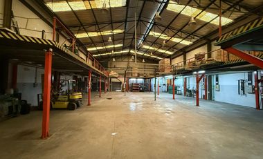 Depósito industrial premium con doble frente, salida a dos calles y T3 – Lanús Oeste
