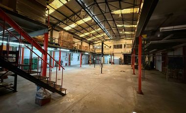 Depósito industrial premium con doble frente, salida a dos calles y T3 – Lanús Oeste