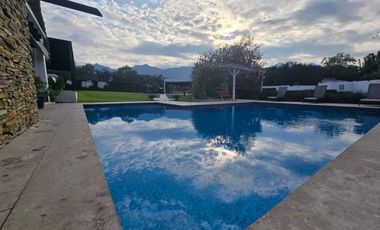 Quinta en Venta - Carretera Nacional, Fraccionamiento Misión Antigua