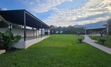 Quinta en Venta - Carretera Nacional, Fraccionamiento Misión Antigua