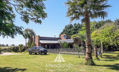 Casa quinta 3 ambientes con amplio parque y pileta / Cte. N. Otamendi