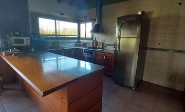 Casa quinta 3 ambientes con amplio parque y pileta / Cte. N. Otamendi