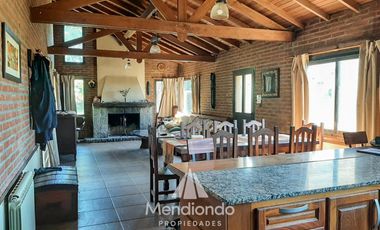 Casa quinta 3 ambientes con amplio parque y pileta / Cte. N. Otamendi
