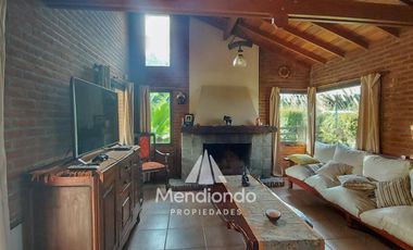 Casa quinta 3 ambientes con amplio parque y pileta / Cte. N. Otamendi