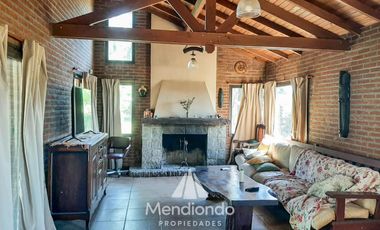 Casa quinta 3 ambientes con amplio parque y pileta / Cte. N. Otamendi