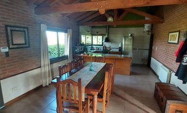 Casa quinta 3 ambientes con amplio parque y pileta / Cte. N. Otamendi