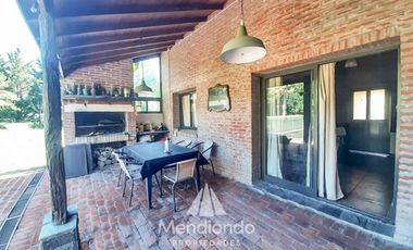 Casa quinta 3 ambientes con amplio parque y pileta / Cte. N. Otamendi