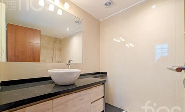 VENTA DEPARTAMENTO SEMIPISO A ESTRENAR DE TRES DORMITORIOS BALCON COCHERA Y AMENITIES EN ZONA RIO