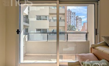 VENTA DEPARTAMENTO SEMIPISO A ESTRENAR DE TRES DORMITORIOS BALCON COCHERA Y AMENITIES EN ZONA RIO