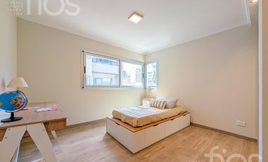 VENTA DEPARTAMENTO SEMIPISO A ESTRENAR DE TRES DORMITORIOS BALCON COCHERA Y AMENITIES EN ZONA RIO