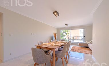 VENTA DEPARTAMENTO SEMIPISO A ESTRENAR DE TRES DORMITORIOS BALCON COCHERA Y AMENITIES EN ZONA RIO