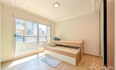 VENTA DEPARTAMENTO SEMIPISO A ESTRENAR DE TRES DORMITORIOS BALCON COCHERA Y AMENITIES EN ZONA RIO