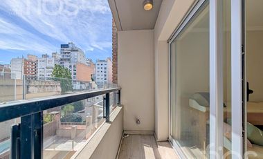 VENTA DEPARTAMENTO SEMIPISO A ESTRENAR DE TRES DORMITORIOS BALCON COCHERA Y AMENITIES EN ZONA RIO