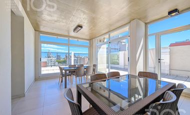 VENTA DEPARTAMENTO SEMIPISO A ESTRENAR DE TRES DORMITORIOS BALCON COCHERA Y AMENITIES EN ZONA RIO