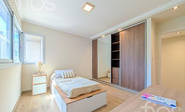 VENTA DEPARTAMENTO SEMIPISO A ESTRENAR DE TRES DORMITORIOS BALCON COCHERA Y AMENITIES EN ZONA RIO