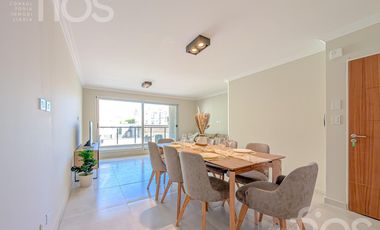 VENTA DEPARTAMENTO SEMIPISO A ESTRENAR DE TRES DORMITORIOS BALCON COCHERA Y AMENITIES EN ZONA RIO