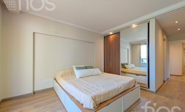 VENTA DEPARTAMENTO SEMIPISO A ESTRENAR DE TRES DORMITORIOS BALCON COCHERA Y AMENITIES EN ZONA RIO