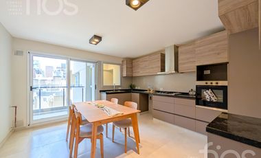 VENTA DEPARTAMENTO SEMIPISO A ESTRENAR DE TRES DORMITORIOS BALCON COCHERA Y AMENITIES EN ZONA RIO