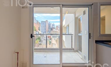 VENTA DEPARTAMENTO SEMIPISO A ESTRENAR DE TRES DORMITORIOS BALCON COCHERA Y AMENITIES EN ZONA RIO