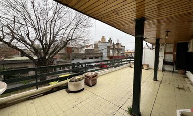 Venta en Bloque – 2 Departamentos   Local   Garage en San Isidro