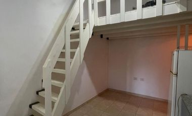Departamento de ambiente y medio con altillo al contrafrente en Venta en Sarandí