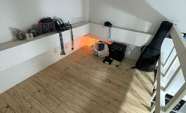 Departamento de ambiente y medio con altillo al contrafrente en Venta en Sarandí