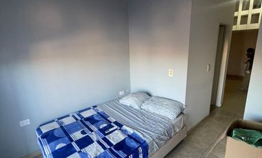 Departamento de ambiente y medio con altillo al contrafrente en Venta en Sarandí