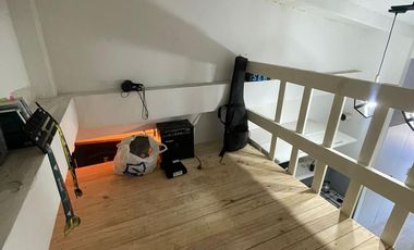 Departamento de ambiente y medio con altillo al contrafrente en Venta en Sarandí